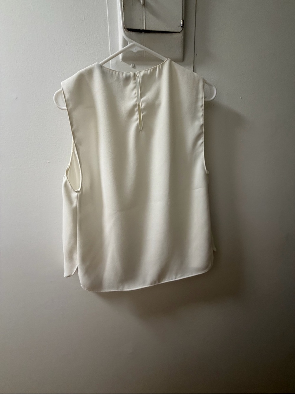 Zara Ivory Sleeveless Blouse Size Large – Minimalist Quiet Luxury Top - Picture 4 of 4